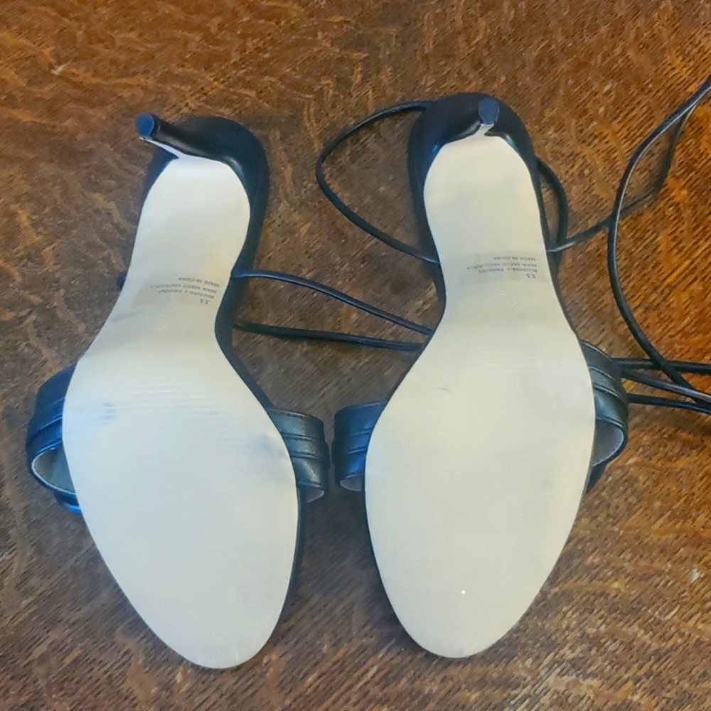 Black strappy heeled sandals - Picture 3 of 3
